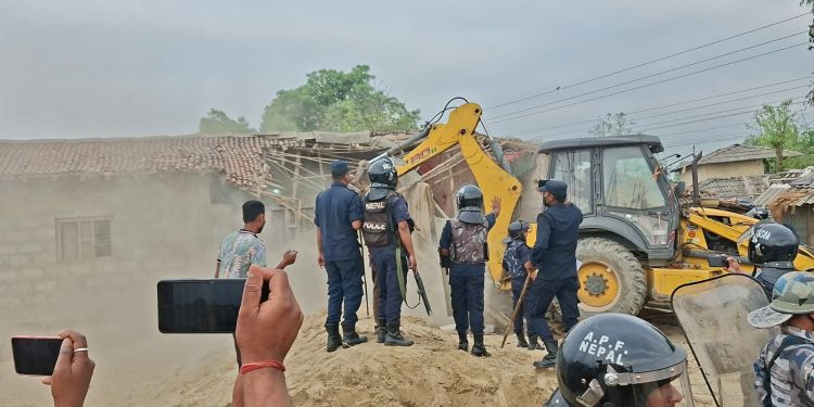मन्त्री महतोको पहलमा पर्सामा डोजर, ३८० घरटहरा हटाइए