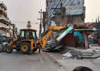 वीरगन्जमा सडक विस्तार सुरु, १३ डोजरद्वारा संरचना भत्काउन थालियो