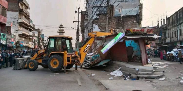 वीरगन्जमा सडक विस्तार सुरु, १३ डोजरद्वारा संरचना भत्काउन थालियो