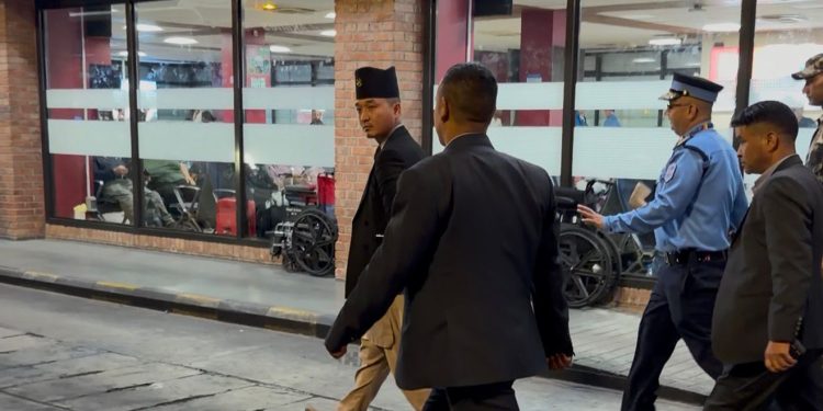 त्रिभुवन विमानस्थल पुगेर गृहमन्त्री गुरुङको अनुगमन