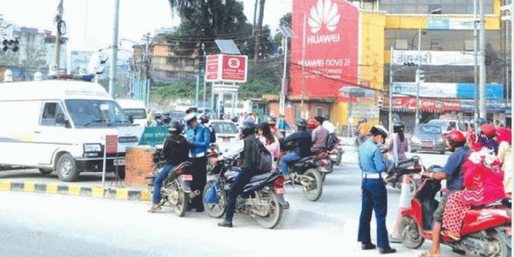 काठमाडौँमा ट्राफिक कडाइ, नियम नमान्नेलाई जरिवाना