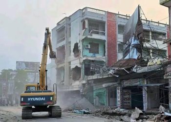  वीरगञ्जमा सडक विस्तारविरुद्ध मानव साङ्लो प्रदर्शन