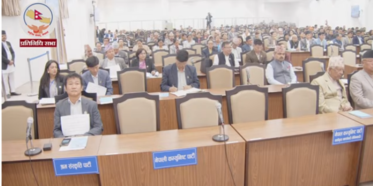 प्रधानमन्त्री अनुपस्थित भएपछि संसद्मा प्ले कार्डसहित विरोध