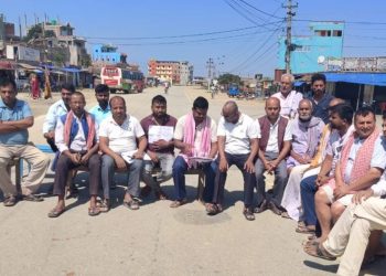 भन्सार कार्यालय बन्द भएपछि स्थानीय आन्दोलित, हुलाकीमार्ग ठप्प