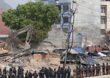 काठमाडौंमा डोजर अभियान जारी, हजारौँ संरचना हटाइयो