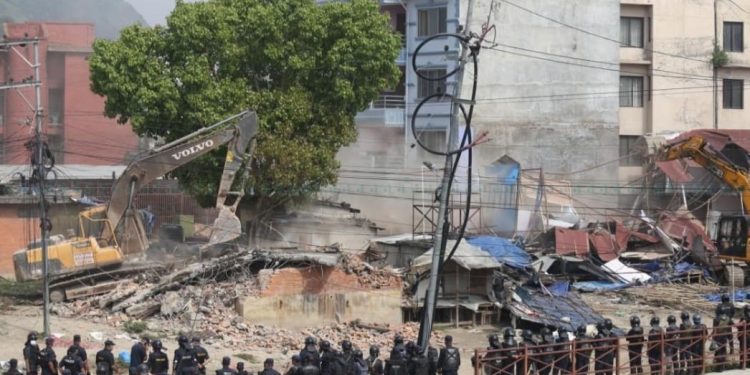 काठमाडौंमा डोजर अभियान जारी, हजारौँ संरचना हटाइयो