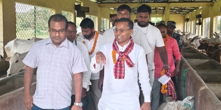 गौ संरक्षण र व्यवस्थापनबारे मन्त्री महतोको चासो