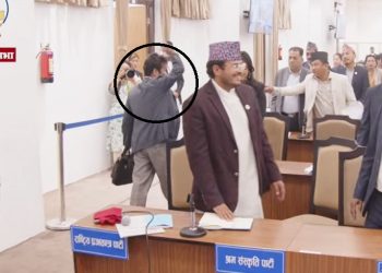 हर्क साम्पाङ बैठक छोडेर बाहिरिए