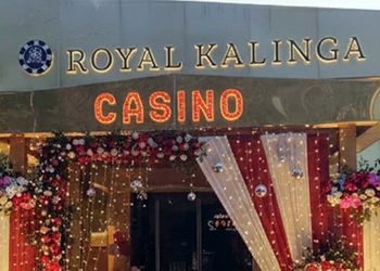 रोयल कालिङ्गा क्यासिनोमा जुवा खेल्दै पक्राउ परे १९ जना