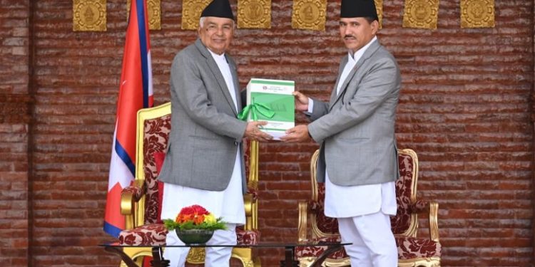 महालेखापरीक्षकको प्रतिवेदन राष्ट्रपतिसमक्ष प्रस्तुत