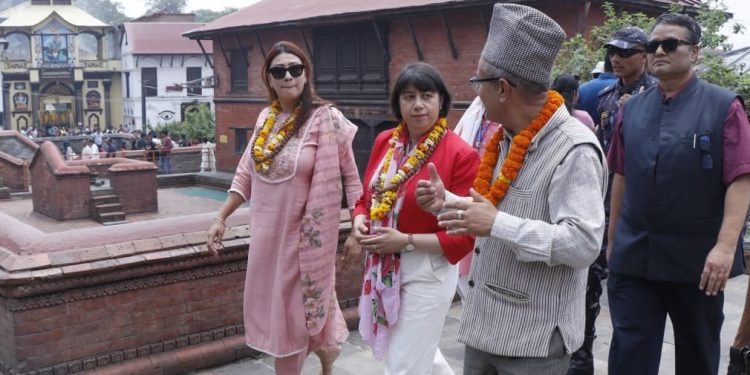 बेलायतकी मन्त्रीको नेपाल भ्रमण, पशुपतिनाथमा पूजा-अर्चना