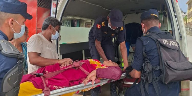 बागमती किनारको बस्ती हटाउँदा महिला बेहोस
