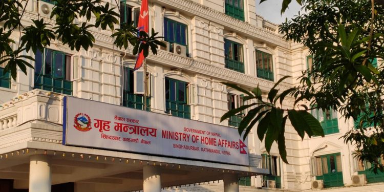गृह मन्त्रालयको चेतावनी : स्पष्टीकरण नदिए सेवाबाट हटाइने