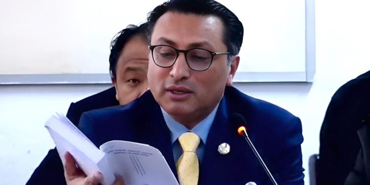 प्रमाण ल्याउनुस्, म कठघरामा उभिन तयार छु : अर्थमन्त्री वाग्ले