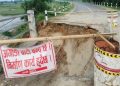 सिरहामा सडक भासिएपछि यात्रु सास्तीमा
