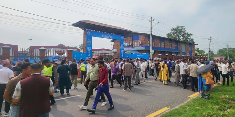 रास्वपामा नामावली सच्याउने चटारो, बन्दसत्र अझै सुरु भएन