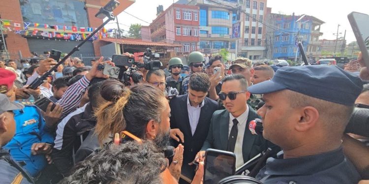 धर्नामा बसेकाहरूको माग सम्बोधन गर्ने गृहमन्त्रीको प्रतिबद्धता