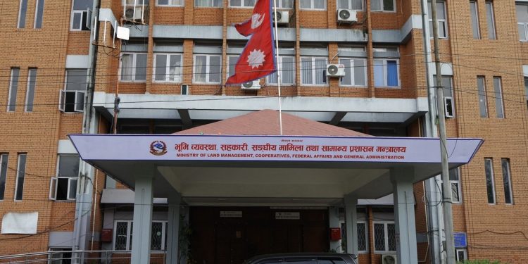 विदेशमा बसोबास गर्ने कर्मचारीमाथि कानुनी प्रक्रिया अघि बढाइँदै