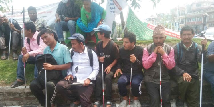 जीविकोपार्जनको व्यवस्था माग्दै दृष्टिविहीनको माइतीघरमा प्रदर्शन