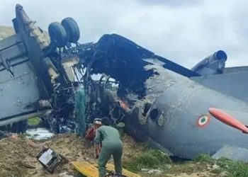 दुई टुक्रा भयो भारतीय वायुसेनाको ट्रान्सपोर्ट विमान