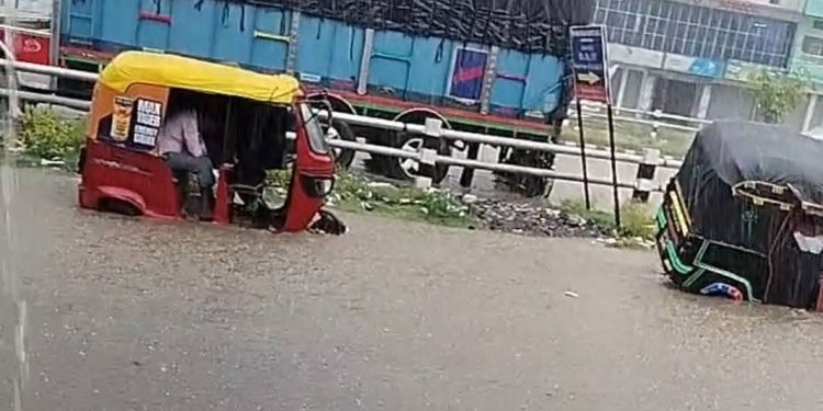 अविरल वर्षाले जनकपुर अस्तव्यस्त, सडकमा पानी नै पानी