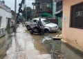 डुबानको असर : स्वास्थ्य प्रतिष्ठानको सरकारी गाडी नालामा फस्यो