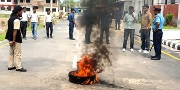 कमला पुल निर्माणको माग गर्दै मधेश प्रदेशसभाअघि नाराबाजी
