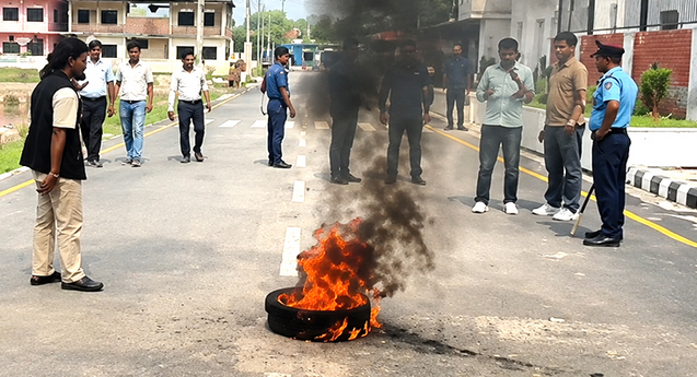 कमला पुल निर्माणको माग गर्दै मधेश प्रदेशसभाअघि नाराबाजी