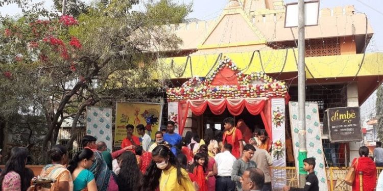 शिवालयहरुमा भक्तजनको बिहानैदेखि घुइँचो