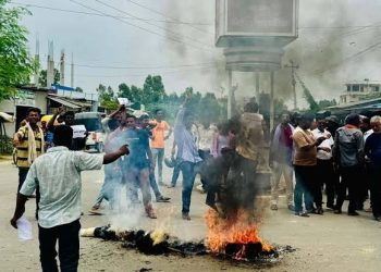 प्रमुख प्रशासकीय अधिकृत नपठाएको विरोधमा मौलापुरमा प्रदर्शन