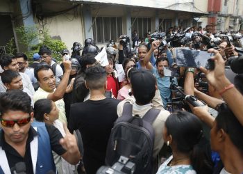 वीर अस्पतालबाट प्रधानमन्त्री र गृहमन्त्रीको राजीनामा माग