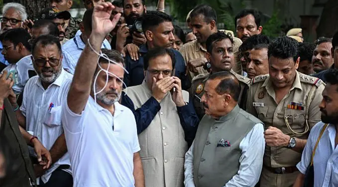 प्रधानमन्त्री निवासअघि धर्ना दिएका राहुल गान्धीसहित शीर्ष नेता पक्राउ