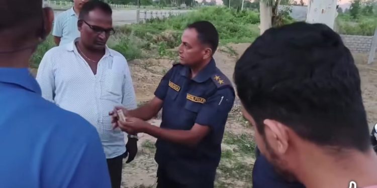 प्रति ट्रक ४ हजारका दरले घुस माग्ने कार्यालय प्रमुख पक्राउ