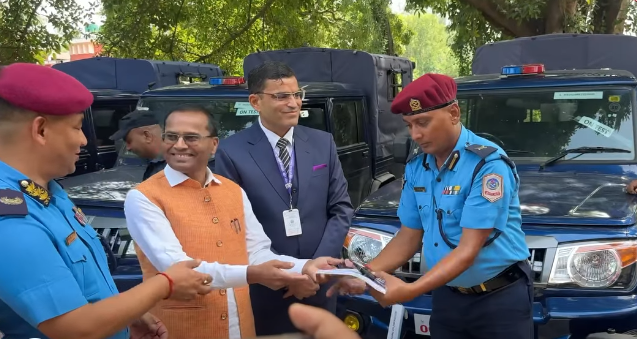 मधेसका ८ जिल्लाका प्रहरीलाई ४ करोड ६८ लाखका गाडी हस्तान्तरण