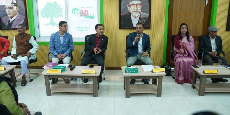 उपचारपछि स्वदेश फर्किए देउवा, कांग्रेस बैठकमा थापाले गरे स्वागत