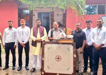 मधेशमा खेलकुद प्रवर्द्धन : मन्त्री लखन दासद्वारा खेल सामग्री वितरण