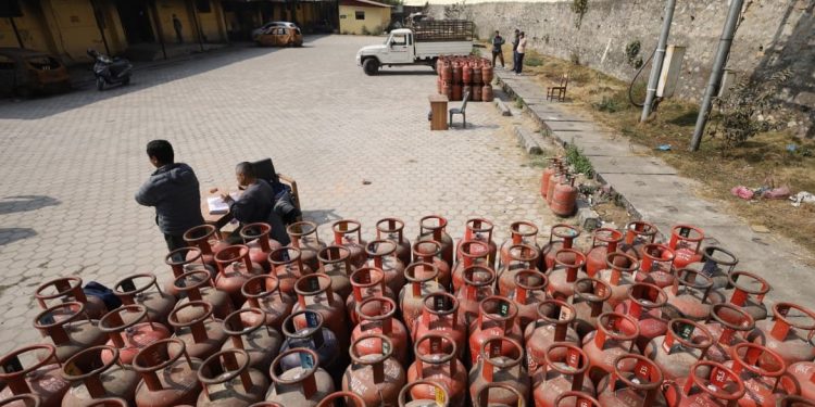 ग्यासको आयात र वितरण नियमित रहेको निगमको दाबी
