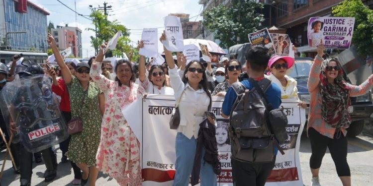 तीन वर्षीया गरिमाको न्यायका लागि काठमाडौंमा प्रदर्शन