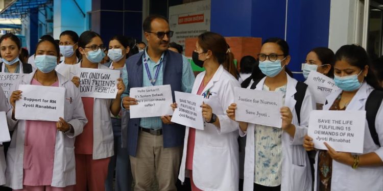 नर्सिङ क्षेत्र सुधारको माग गर्दै वीर अस्पतालमा प्रदर्शन