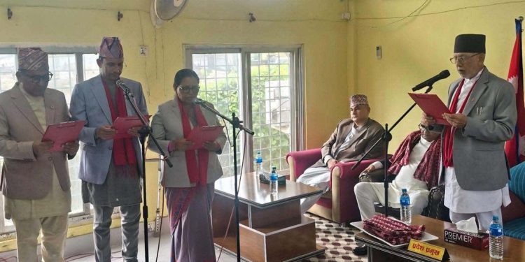 मुख्यमन्त्री भट्टको मन्त्रिपरिषद् विस्तार, एमालेका ४ जना मन्त्रीले लिए शपथ