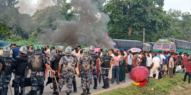 गरिमा चौधरीको न्याय माग्दै पथलैयामा प्रदर्शन जारी, राजमार्ग प्रभावित