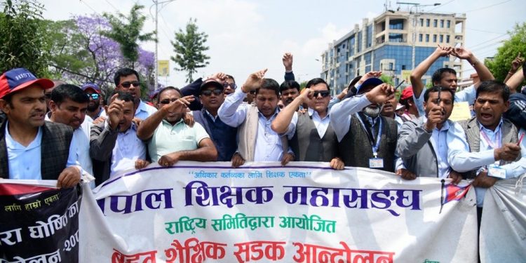 शिक्षा ऐन नआए सशक्त आन्दोलनमा उत्रिने शिक्षकहरूको घोषणा