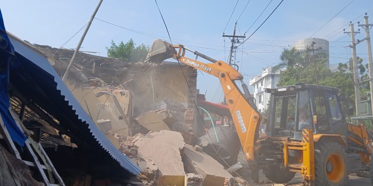 जनकपुरका गुठी पोखरी अतिक्रमण हटाउन डोजर चल्न थाल्यो