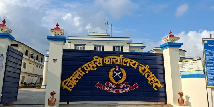 रौतहटमा फरार १३ प्रतिवादी पक्राउ, डेढ लाखका अवैध सामान बरामद