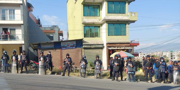 दुर्गा प्रसाईंलाई आन्दोलनमा जान नदिई प्रहरीले घरमै रोक्यो