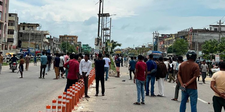 सिरहा प्रशासनद्वारा कफ्र्यू आंशिक रूपमा खुकुलो