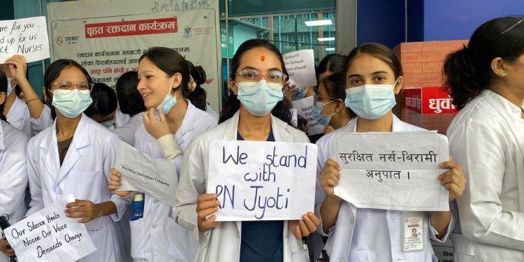 सरकारको प्रतिबद्धता कार्यान्वयन नभएको भन्दै नर्सहरू आन्दोलनमा
