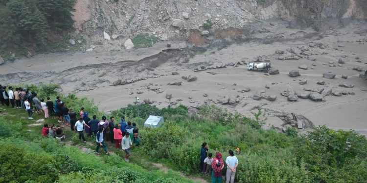 भोटेकोशी बाढीको कहरः ९५ जनाको ज्यान गयो, दर्जनौँ घाइते