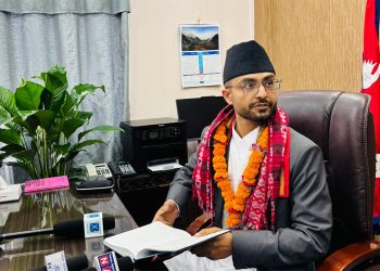 सूचना प्रवाहका चुनौतीबारे पत्रकारसँग संवादमा शिक्षामन्त्री