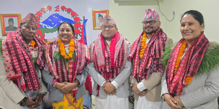 सुदूरपश्चिम प्रदेश सरकारमा तीन मन्त्री र दुई राज्यमन्त्रीले लिए शपथ